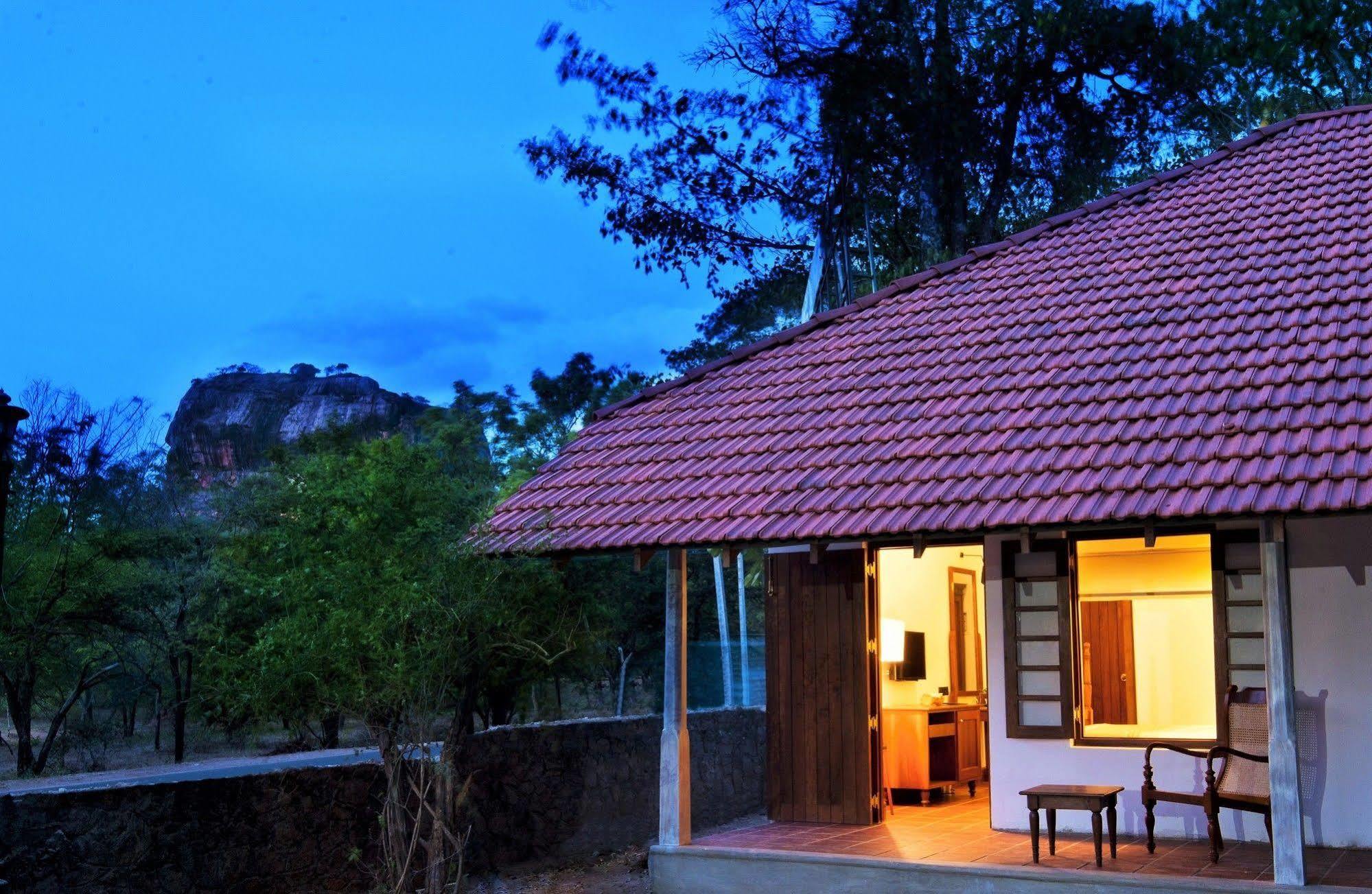 Ekho Sigiriya Hotel Luaran gambar
